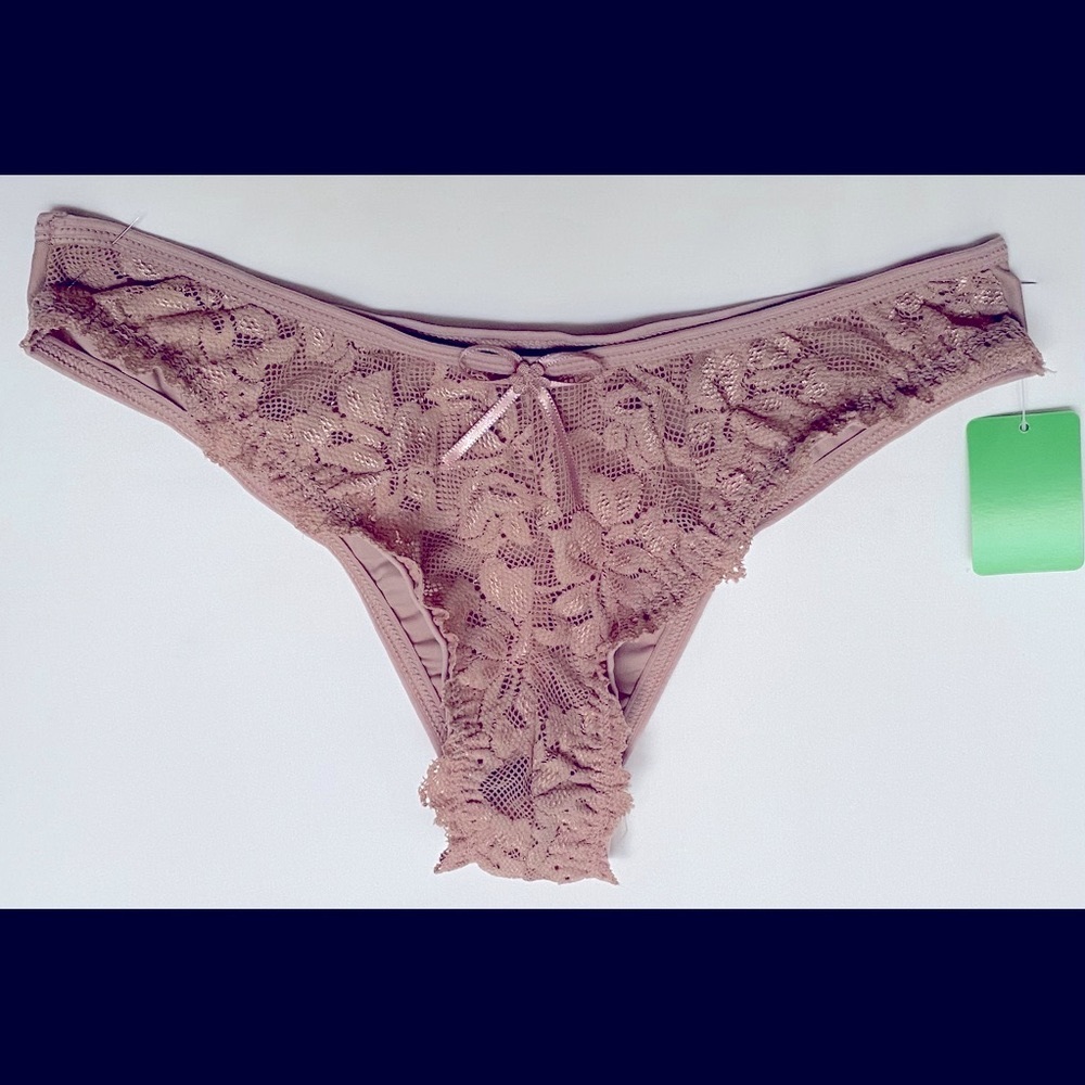 NWTBrazilian Style  Women Lycra Lace Thong 🔥🔥Panty Lingerie Beige M